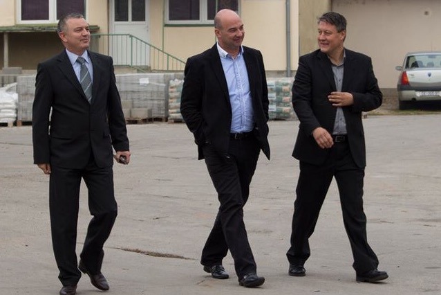 foto/pomocnik112015c
